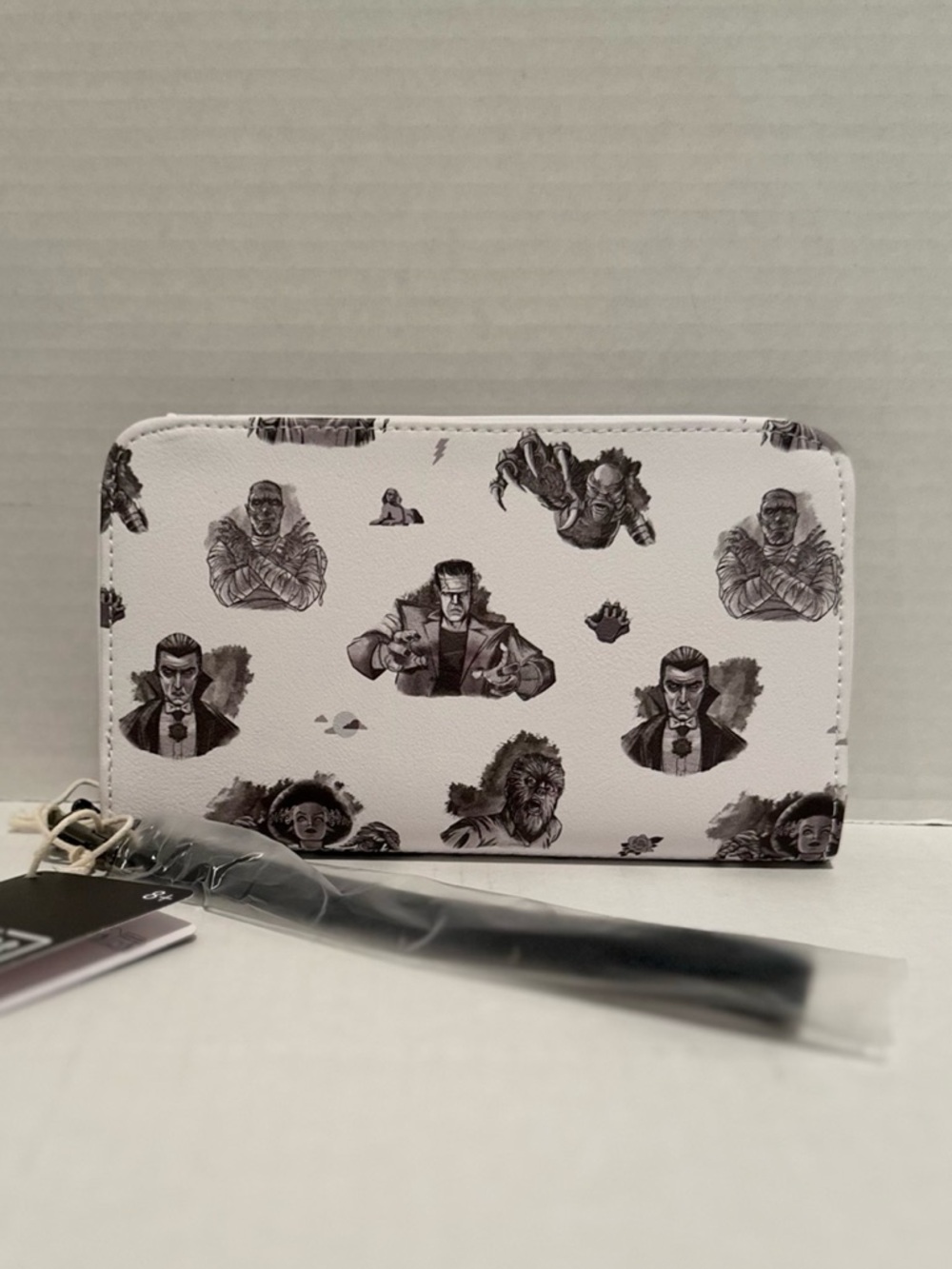 Loungefly NWT Universal Monsters Satchel Bag & Tech Wallet - Picture 7 of 9